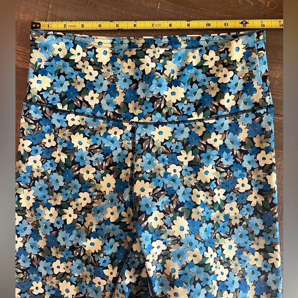 🌼Forever 21 Blue/Yellow Floral Active High Rise Leggings Size Medium EUC🌼 - Picture 4 of 7
